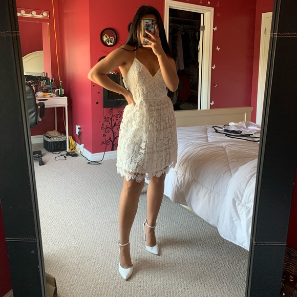 *SOLD* 🦋2/$50🦋 Cream Lace Hollister Dress - Picture 1 of 2